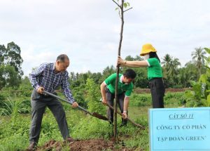 Launching “Arbor Day eternal gratitude to Uncle Ho”ceremony in Ben Tre province