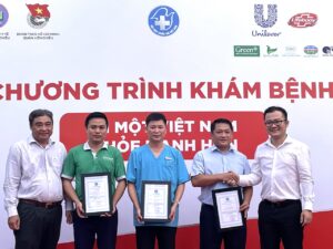 TÀI TRỢ KHÁM BỆNH PHÁT THUỐC MIỄN PHÍ CHO GẦN 1.000 NGƯỜI DÂN NGHÈO ĐÀ NẴNG